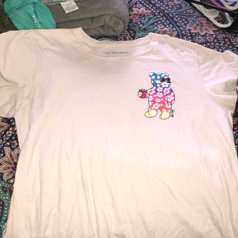 pink t shirt